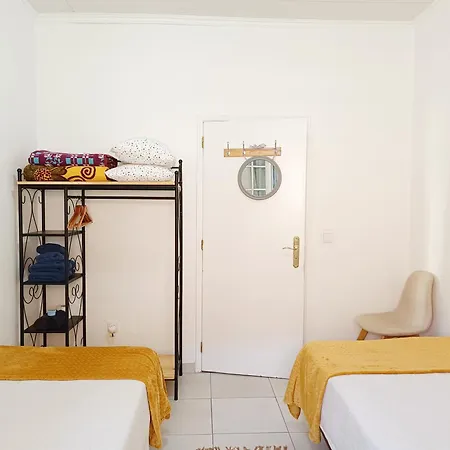 & Flower - Private Bedrooms * Funchal (Madeira)
